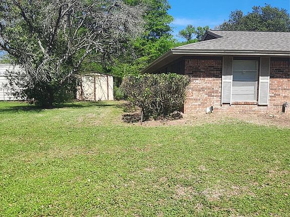 4th image of 100 Rosewood Dr