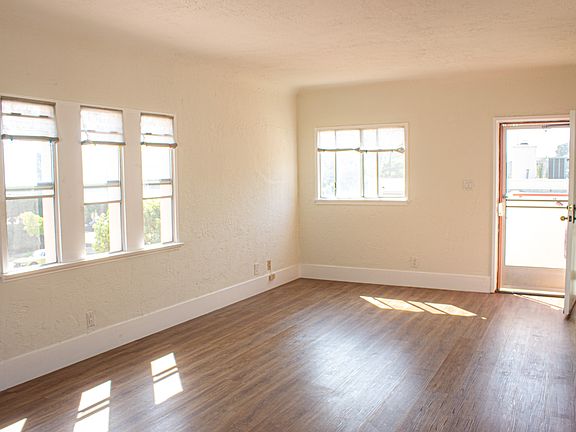 5th image of 909 California Ave APT A