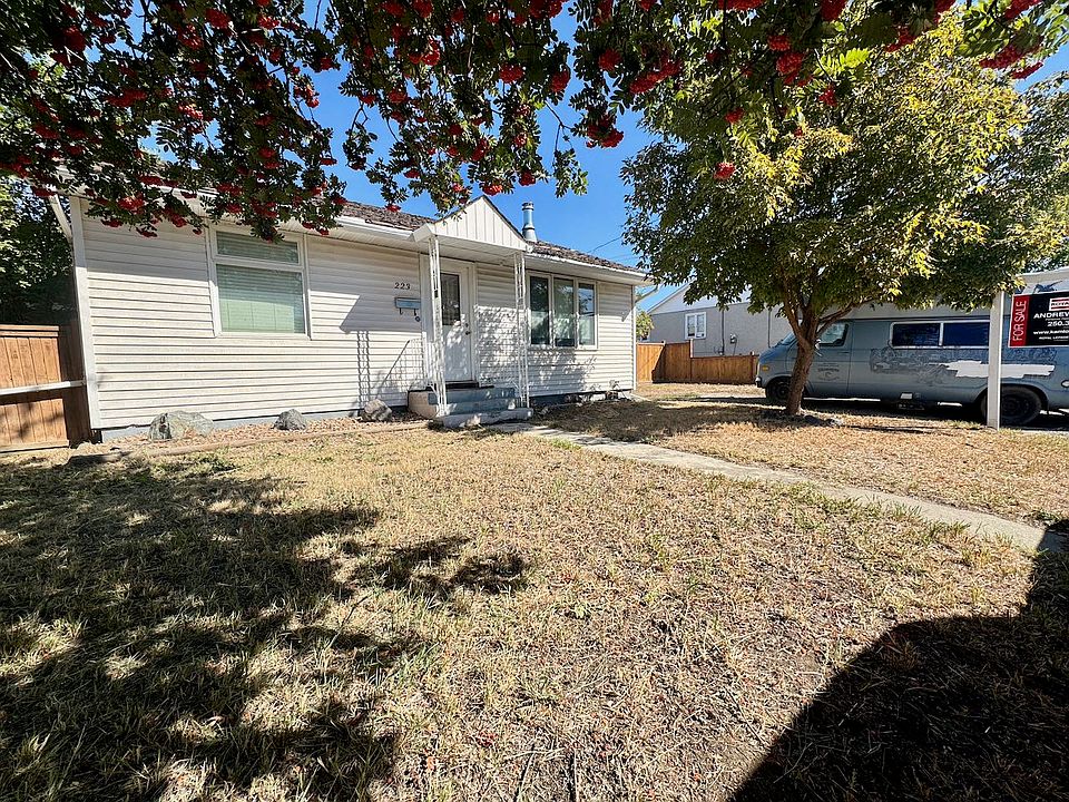 1st image of 223 Larch Ave