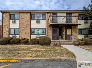 628 Cricket Ln #628, Woodbridge, NJ 07095