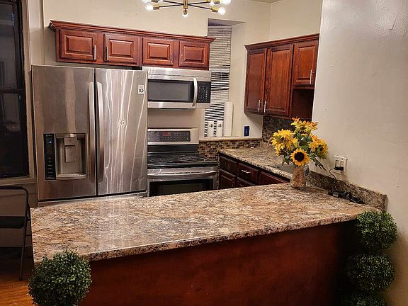 5th image of 140 Chestnut St APT 319