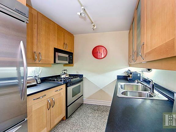 5th image of 401 E 60th St APT 6C