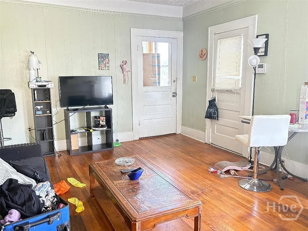 2 bed, 1.0 bath, 2756 sqft, $1,500 — Photo 3