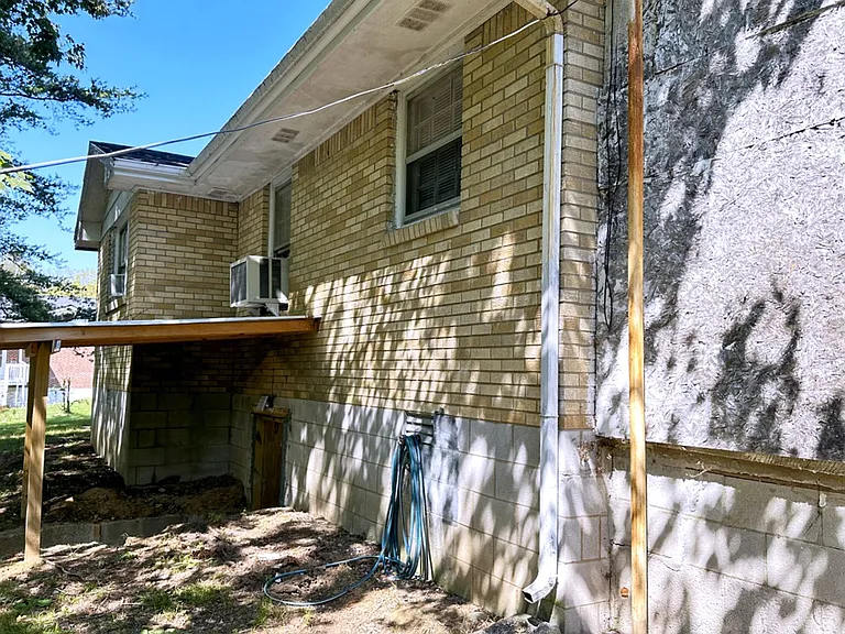 1815 E 7th St — Photo 38