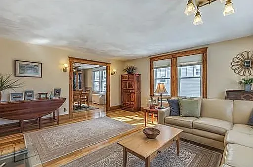 567 Winthrop St — Photo 9
