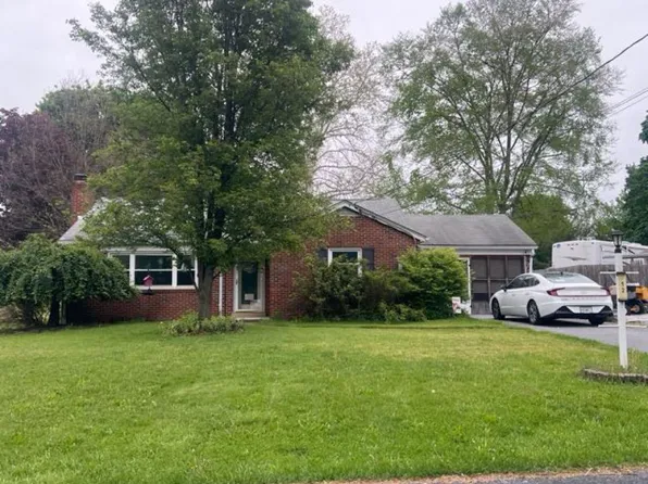 12 Village Rd, Mechanicsburg, PA 17050