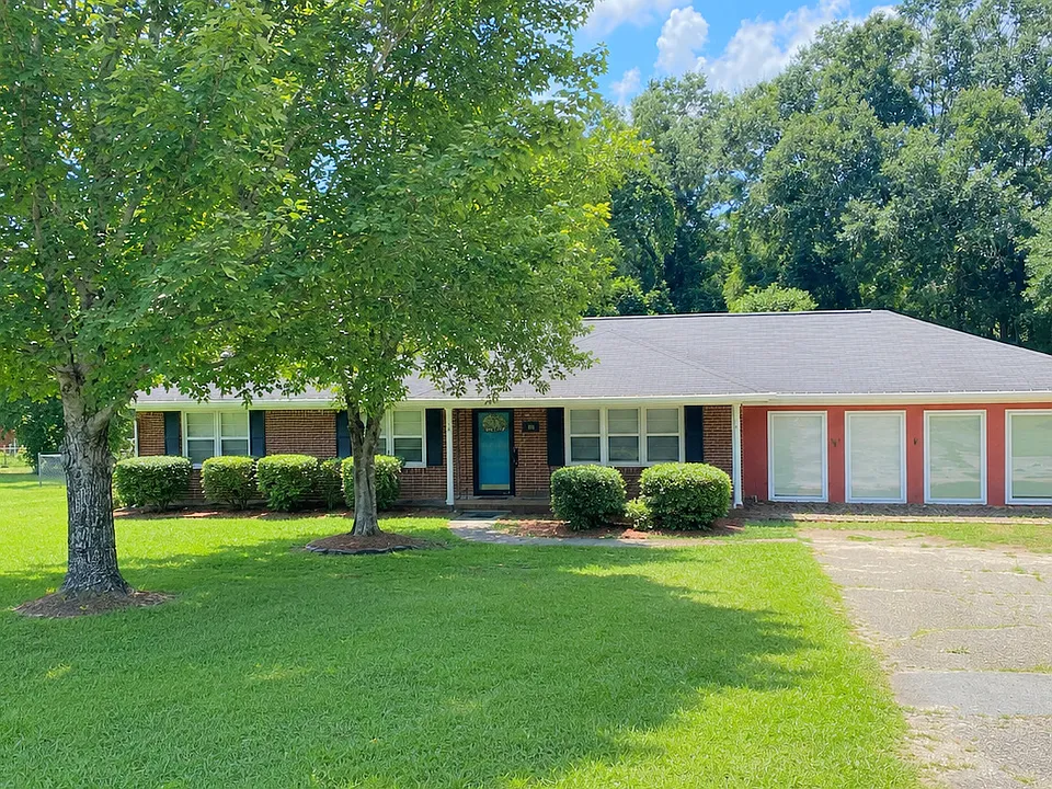 100 W Greenwood Dr