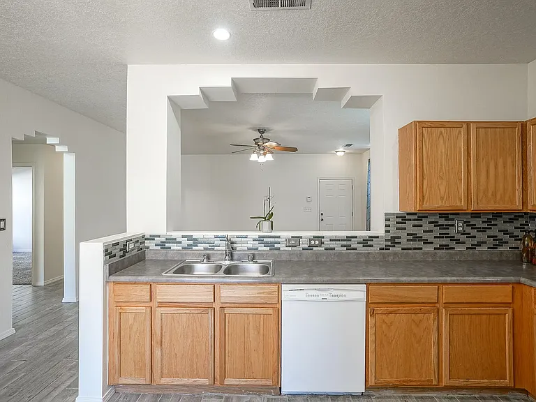 723 Seaborn Dr SW — Photo 12