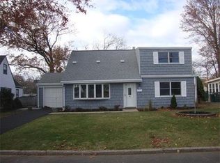 17 Autumn Ct, Colonia, NJ 07067