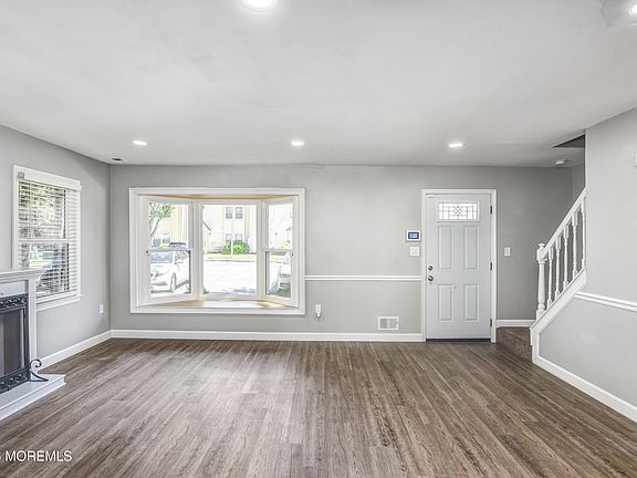 3rd image of 8 Colonial Court