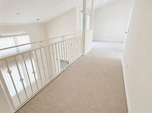 Large 3-bedroom 2.5 Bath Condo Style Living In The Heart Of Sherman Oaks, 15225 Dickens St Unit 17, Sherman Oaks, CA 91403