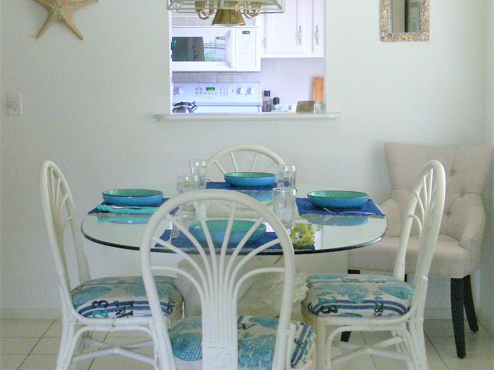 Dining area in close proximity to kitchen.