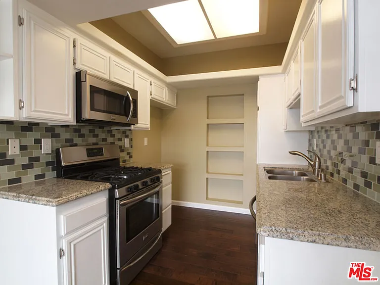 10627 Moorpark St #4 — Photo 6