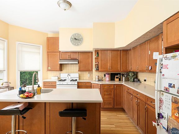 5th image of 318 William Street
