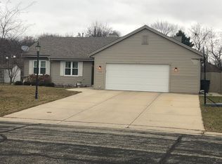 2540 N Sterling Cir, East Troy, WI 53120