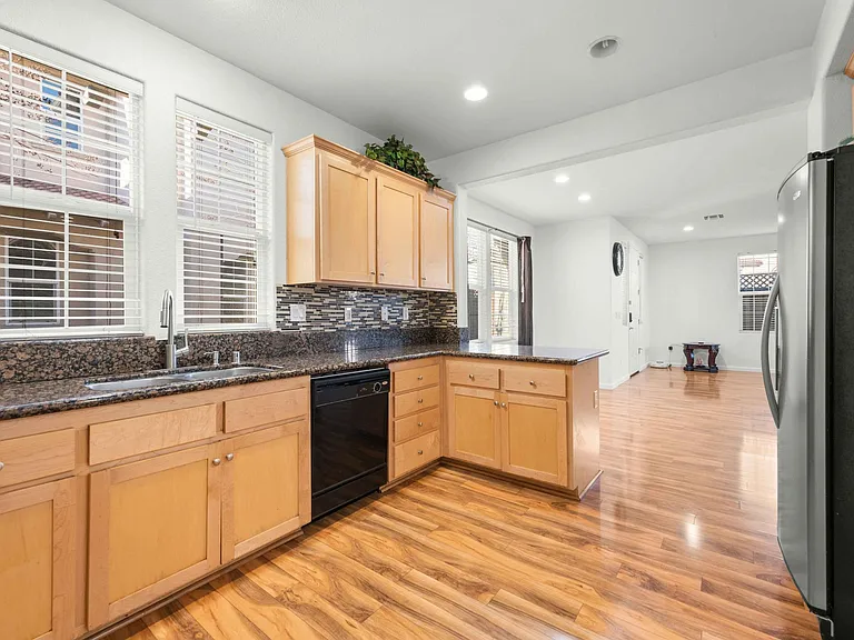 184 Barnhill Dr — Photo 12