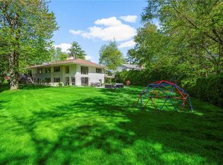 24 Paddington Rd, Scarsdale, NY 10583