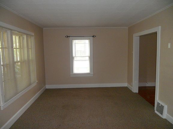 3rd image of 69 Elizabeth St