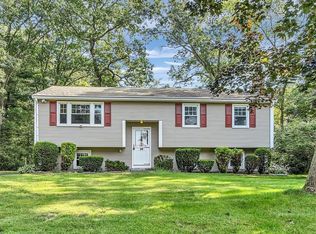 27 Sunset Dr, Medway, MA 02053