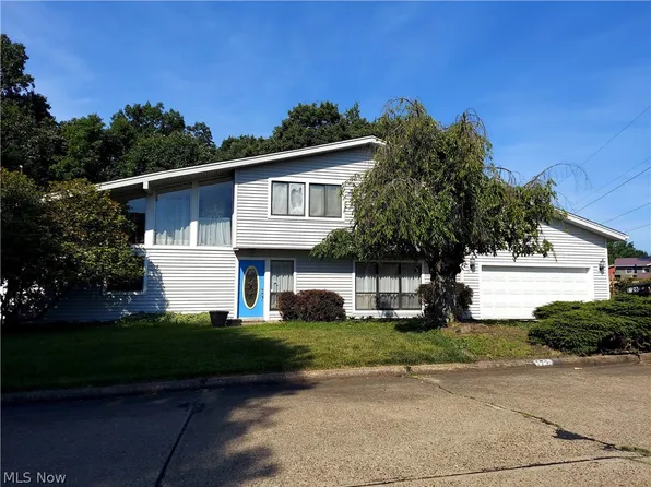 1726 Forest Hills Dr, Vienna, WV 26105