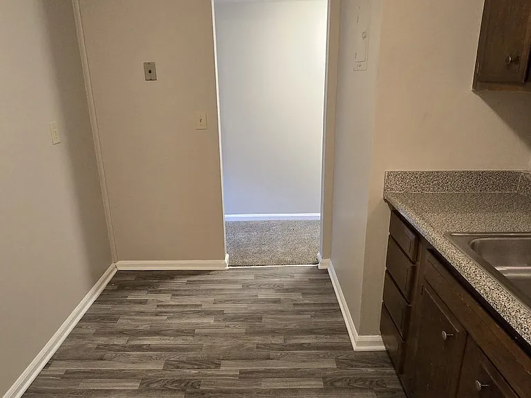Del Rio Apartments — Photo 2
