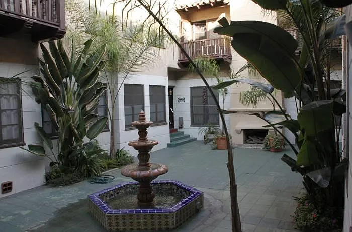 640 N Beachwood Drive — Photo 2