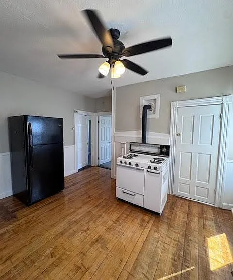 52 Canton St — Photo 3