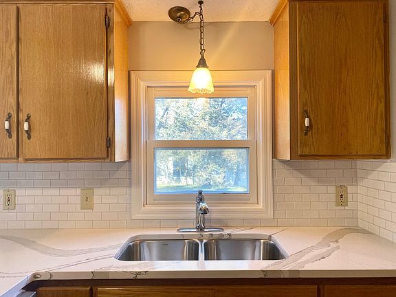 2nd image of 106 N Linn St #1