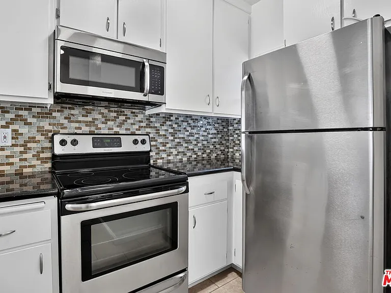 311 Montana Ave #302 — Photo 9