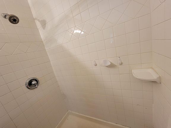 2nd image of 109 Sumter St