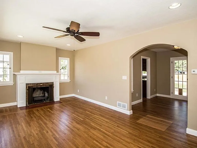 708 W Richmond St — Photo 3