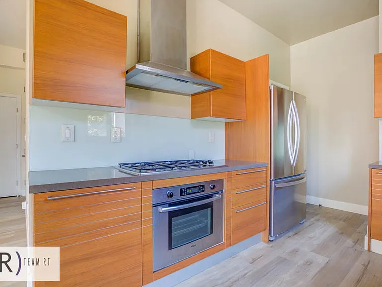 1737 Colby Ave #201 — Photo 26