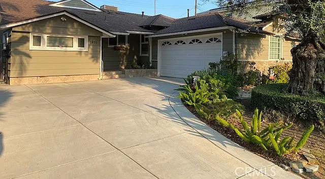 3 bed, 1336 sqft, $4,750 — Photo 3