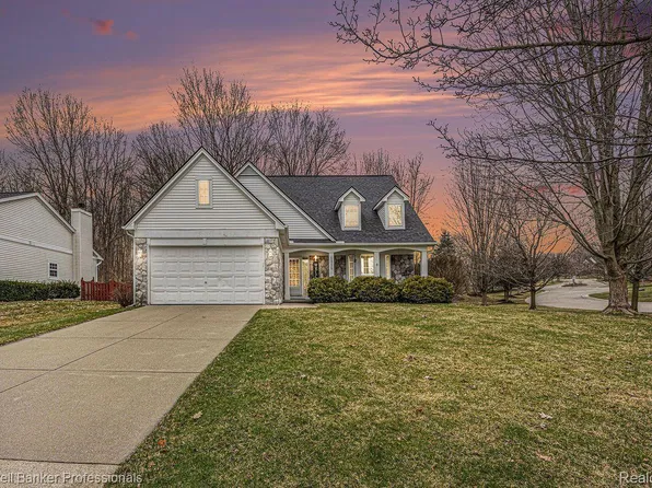 6039 Ravine Ct, Clarkston, MI 48348