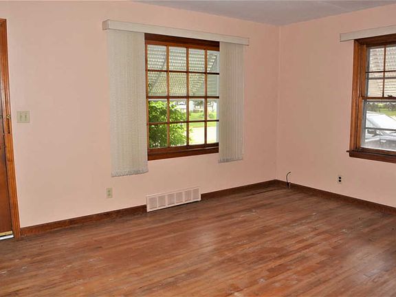5th image of 2220 Van Wie Ave