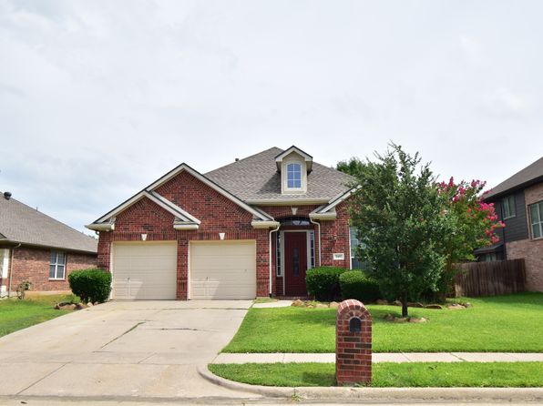 2457 Deerwood Dr