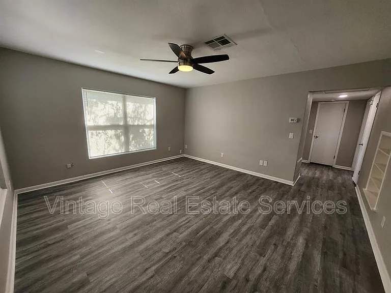 306 S Mercury Ave — Photo 4