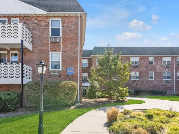 2 Fowler Avenue #103, Lynbrook, NY 11563