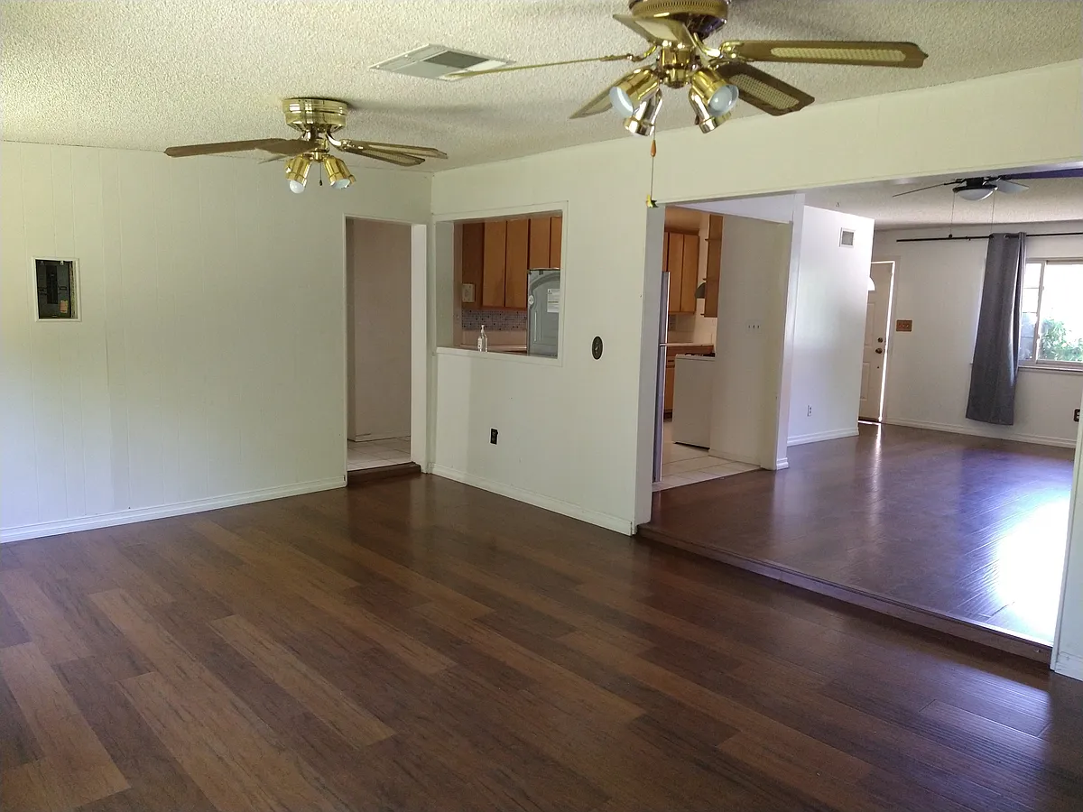 Building Photo - 636 Glenhill Dr