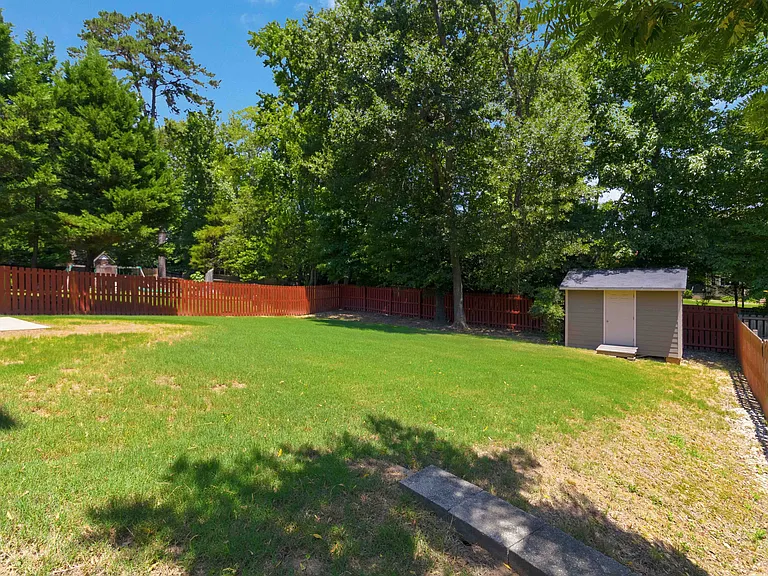310 Strasburg Dr — Photo 35