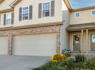 2513 Fox Trot Trl, Bloomington, IL 61705