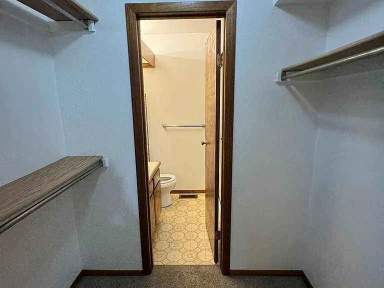 7202 Foxridge Cir #E — Photo 10