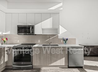 1770 Richter St #302, Kelowna, BC V1Y0E6