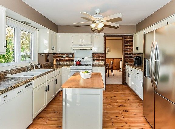 5th image of 667 White Birch Ln