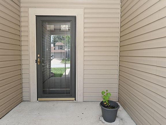 3rd image of 7837 Almond Dr