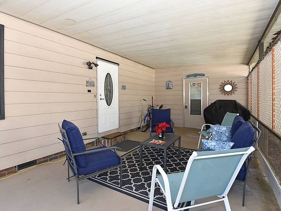 3rd image of 12 Glen Falls Dr