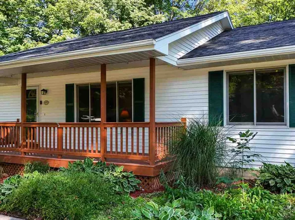 9693 Circle Dr, Ellsworth, MI 49729