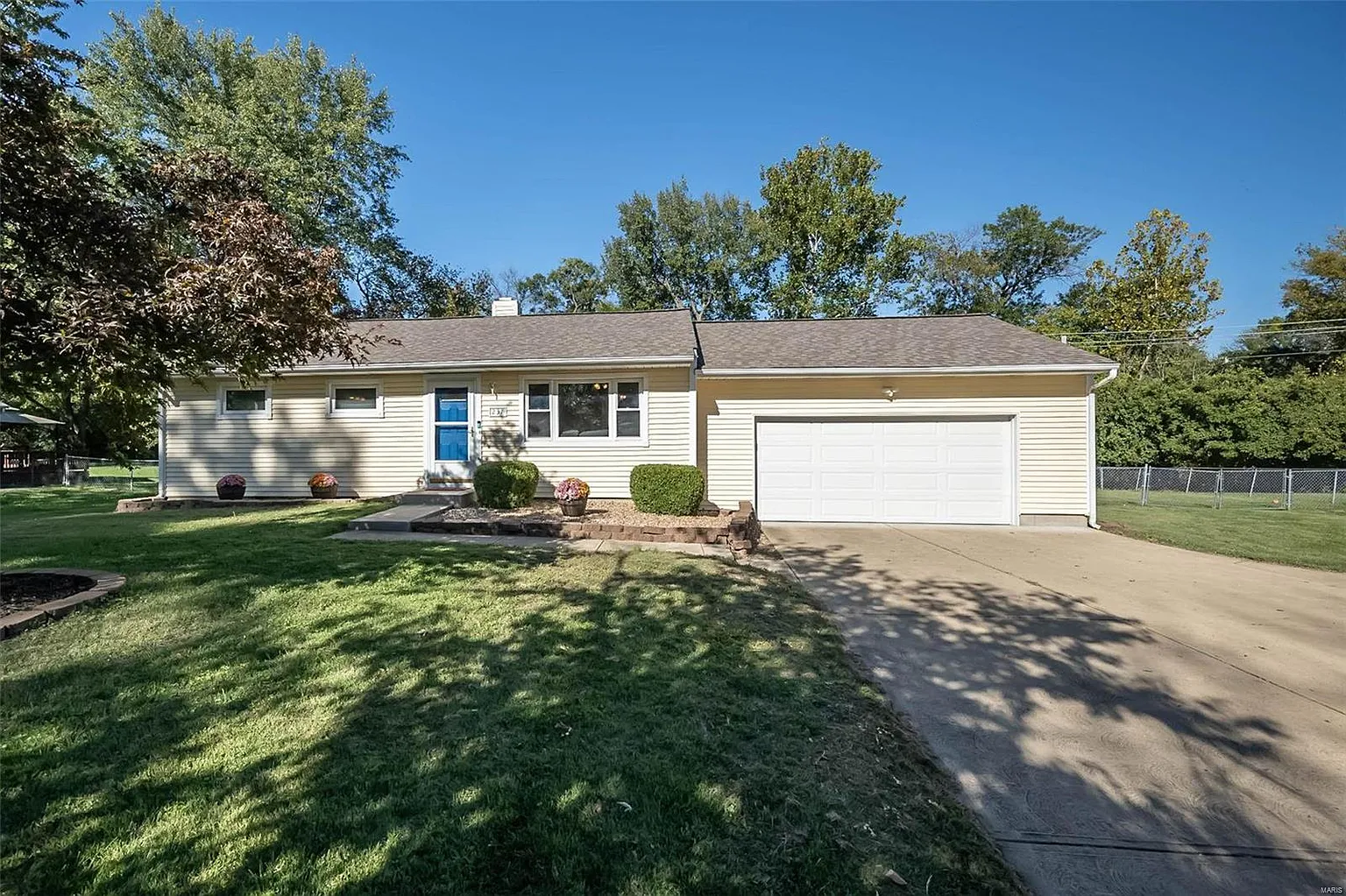 237 Hillsdale Dr photo 1