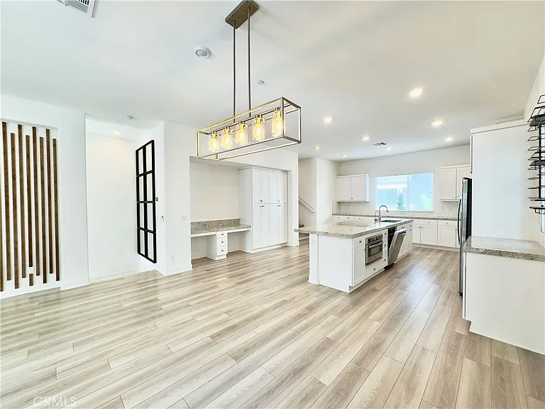 1868 S Westside Dr #28 — Photo 5