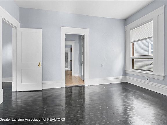 5th image of 617 N Walnut St